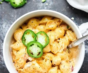 One Pot Jalapeno Popper Mac and Cheese