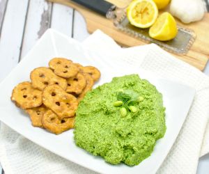 Cilantro Edamame Hummus {no oil or tahini}