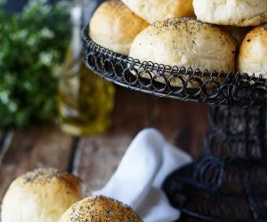 Caramelized Onion Buns