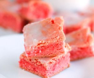The Best Strawberry Bars
