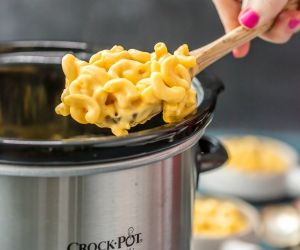 Slow Cooker Macaroni and Cheese