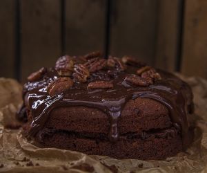 chocolate pecan cake