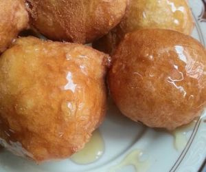 zeppoles with yogurt a.k.a loukoumades