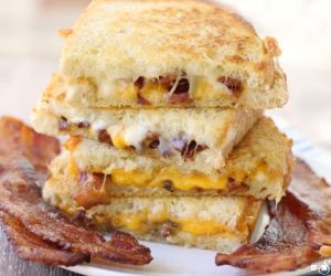 BACON GRILLED CHEESE