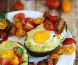 Mexican Grilled Avocado Eggs with Fresh Tomato Salsa