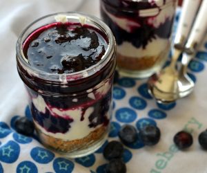 Blueberry Cheesecakes in Mason Jars