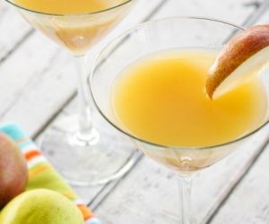 Elderflower Peartini aka French Pear Martini