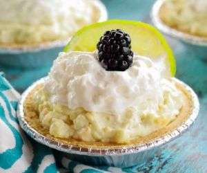 No Bake Key Lime Yogurt Graham Cracker Pies