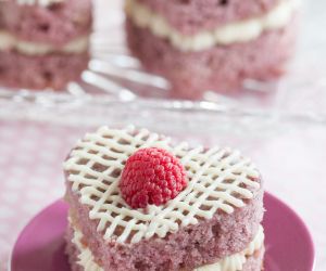 Fresh Raspberry Mini Cakes