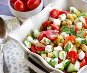 Middle Eastern Chickpea and Vegetable Salad