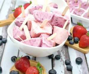 Mini Organic Frozen Yogurt Pops with Fresh Fruit