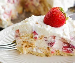 Strawberry Ice Box Cake with Vanilla Wafers