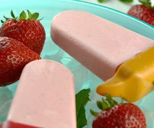 Strawberry Cheesecake Popsicles