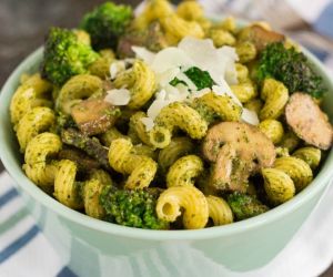 Basil Pesto Pasta with Broccoli and Mushrooms