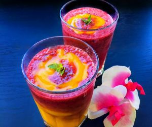 Delicious and Quick Mango Berry Swirl Smoothie