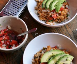 SLOW COOKER MEXICAN CHICKEN & RICE