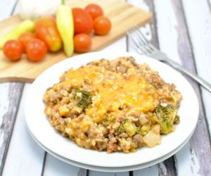 Cheesy Burger Skillet with Fresh Tomatoes, Broccoli and Rice