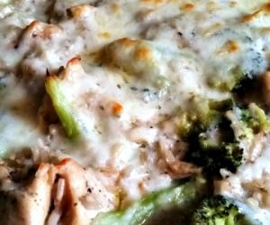 CHICKEN, BROCCOLI, AND RICE SKILLET BAKE