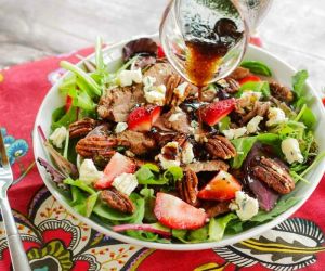 Grilled Flank Steak Salad with Strawberries