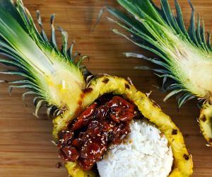 TERIYAKI CHICKEN & RICE PINEAPPLE BOATS