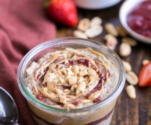 Peanut Butter & Jelly Oatmeal (Gluten Free + Vegan)