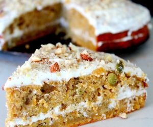 Pumpkin cake with lemon cheese frosting