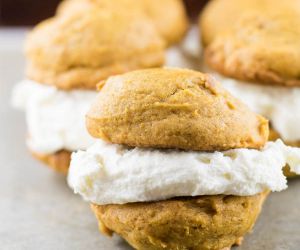 Pumpkin Spice Whoopie Pies