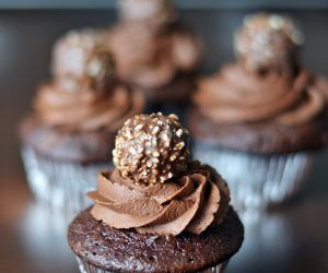 FERRERO ROCHER CUPCAKES`