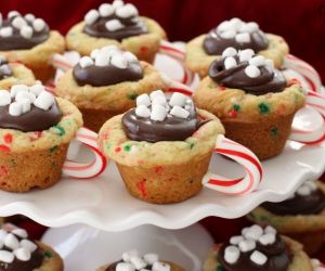 HOT CHOCOLATE COOKIE CUPS
