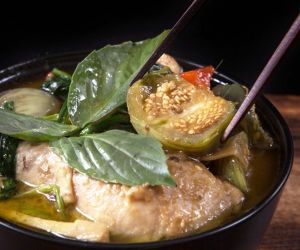 Instant Pot Thai Green Curry Chicken Recipe (Gang Kiew Wan Gai)