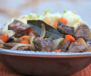 Easy Red Wine and Herb Casserole in the Slow Cooker