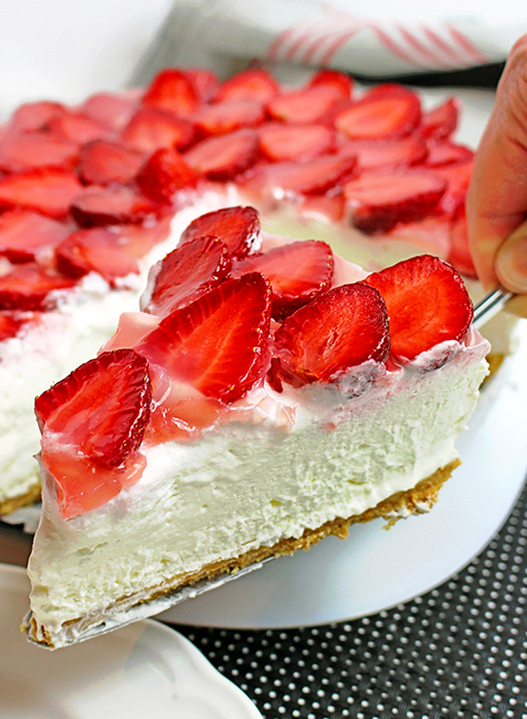 NO BAKE STRAWBERRY CHEESECAKE