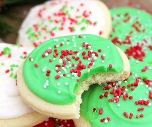 CHRISTMAS SUGAR COOKIES WITH CREAM CHEESE FROSTING