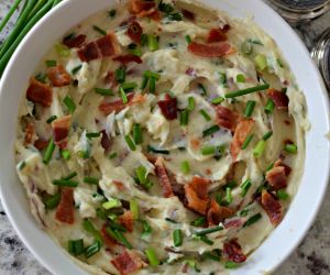 Garlic Mashed Potatoes with Bacon and Chives