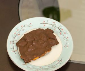Bacon Almond Chocolate Bar Recipe [Paleo, Gluten-Free, Dairy-Free]