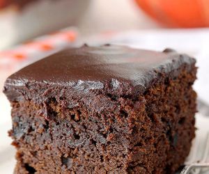 EASY CHOCOLATE PUMPKIN CAKE WITH CHOCOLATE GANACHE