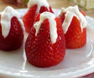 Cheesecake Stuffed Strawberries with No-Bake Filling