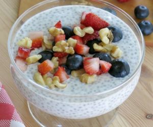 Overnight Vanilla Chia Seed Pudding {Low-Carb}