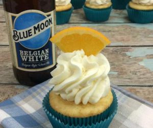 Blue Moon Boozy Cupcakes