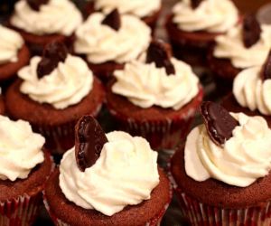 RED WINE CHOCOLATE CUPCAKES