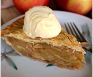 EASY HOMEMADE APPLE PIE