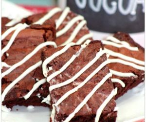 RED VELVET BROWNIES WITH CREAM CHEESE DRIZZLE