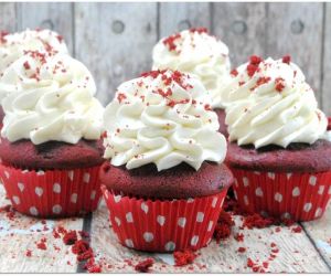 DECADENT CLASSIC RED VELVET CUPCAKE