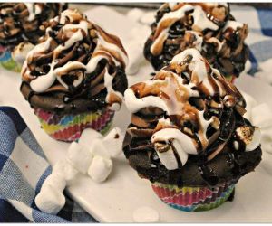 DECADENT MUDSLIDE CUPCAKES