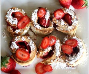 STRAWBERRY ROLL-UP SCONES