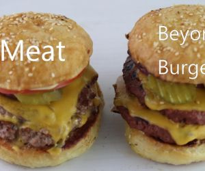 Double Cheeseburger – Meat vs. Beyond