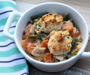 WEIGHT WATCHERS CHICKEN POT PIE WITH BISCUITS