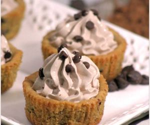 MOUSSE FILLED CHOCOLATE CHIP COOKIE CUPS