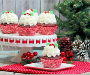 HOLLY RED VELVET CUPCAKES WITH PEPPERMINT FROSTING