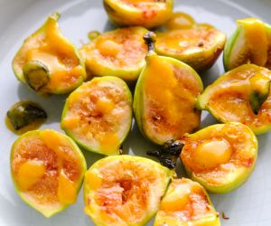 Grilled Figs With Orange Sauce